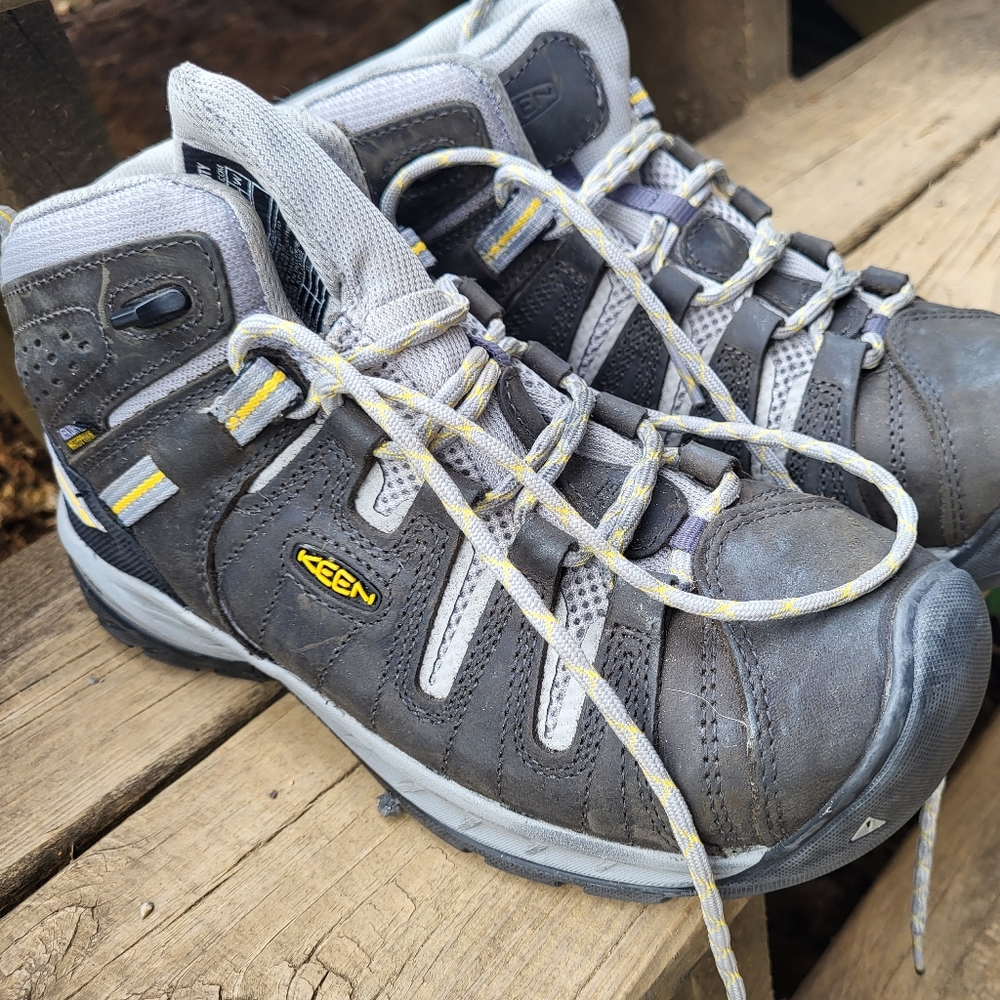 Steel toe boots